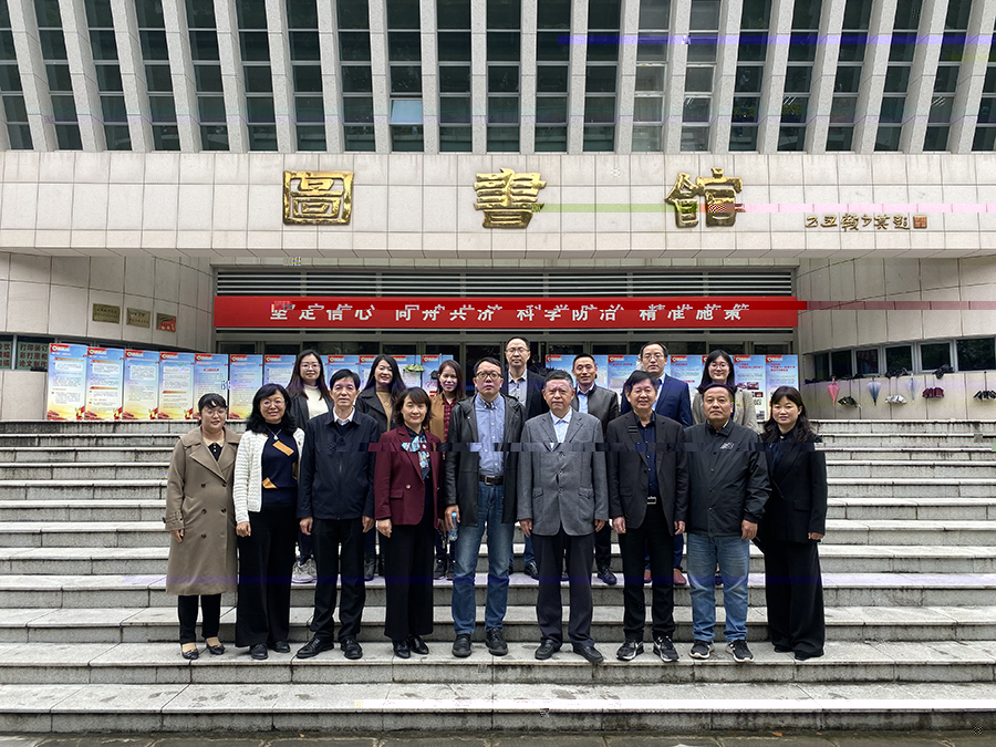 圖3:代表團與安徽醫科大學太阳集团1088vip部分領導老師合影留念